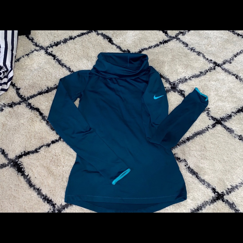 Nike top
